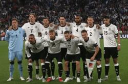 雷速体育网页版-斯洛伐克队奋勇拼搏，欧预赛前途充满希望