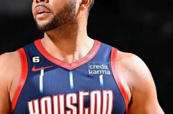 雷速体育电脑版官网-火箭前锋戈登在比赛中投中多记三分球