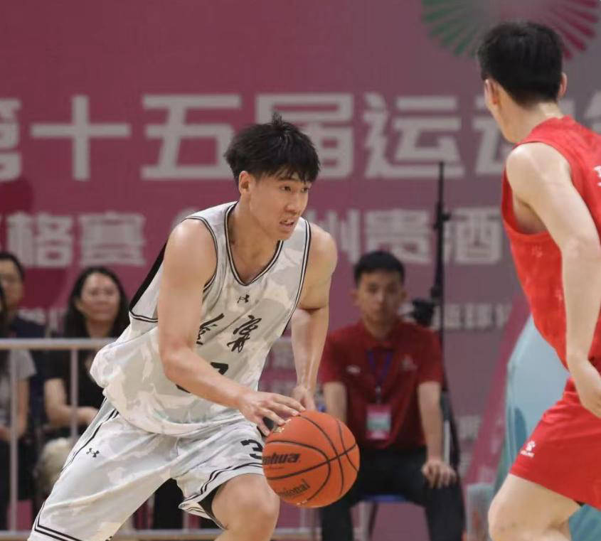 包含队员磨合效果凸显，球队整体表现稳健的词条