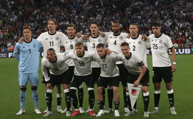 斯洛伐克队奋勇拼搏，欧预赛前途充满希望