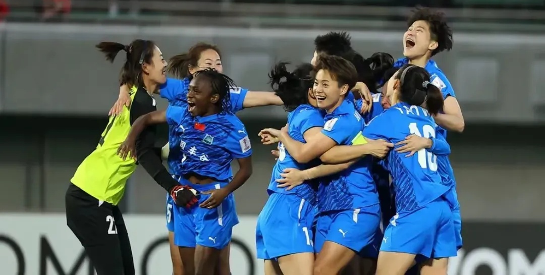 包含几内亚女足无缘胜利，离去止步小组赛的词条