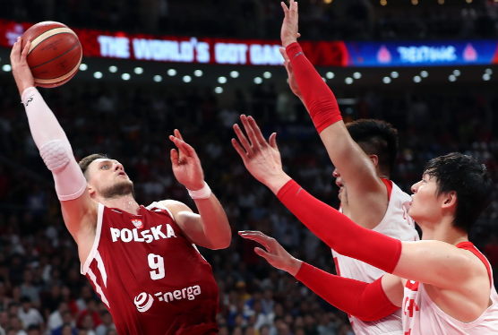 包含波兰男篮爆冷意大利男篮，巴图姆制霸全场的词条