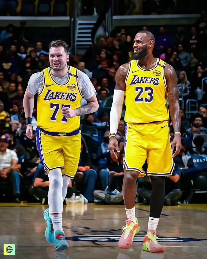 湖人队双塔时刻稳定,全队发挥互补取得连胜 湖人队双塔时刻稳定,全队发挥互补取得连胜