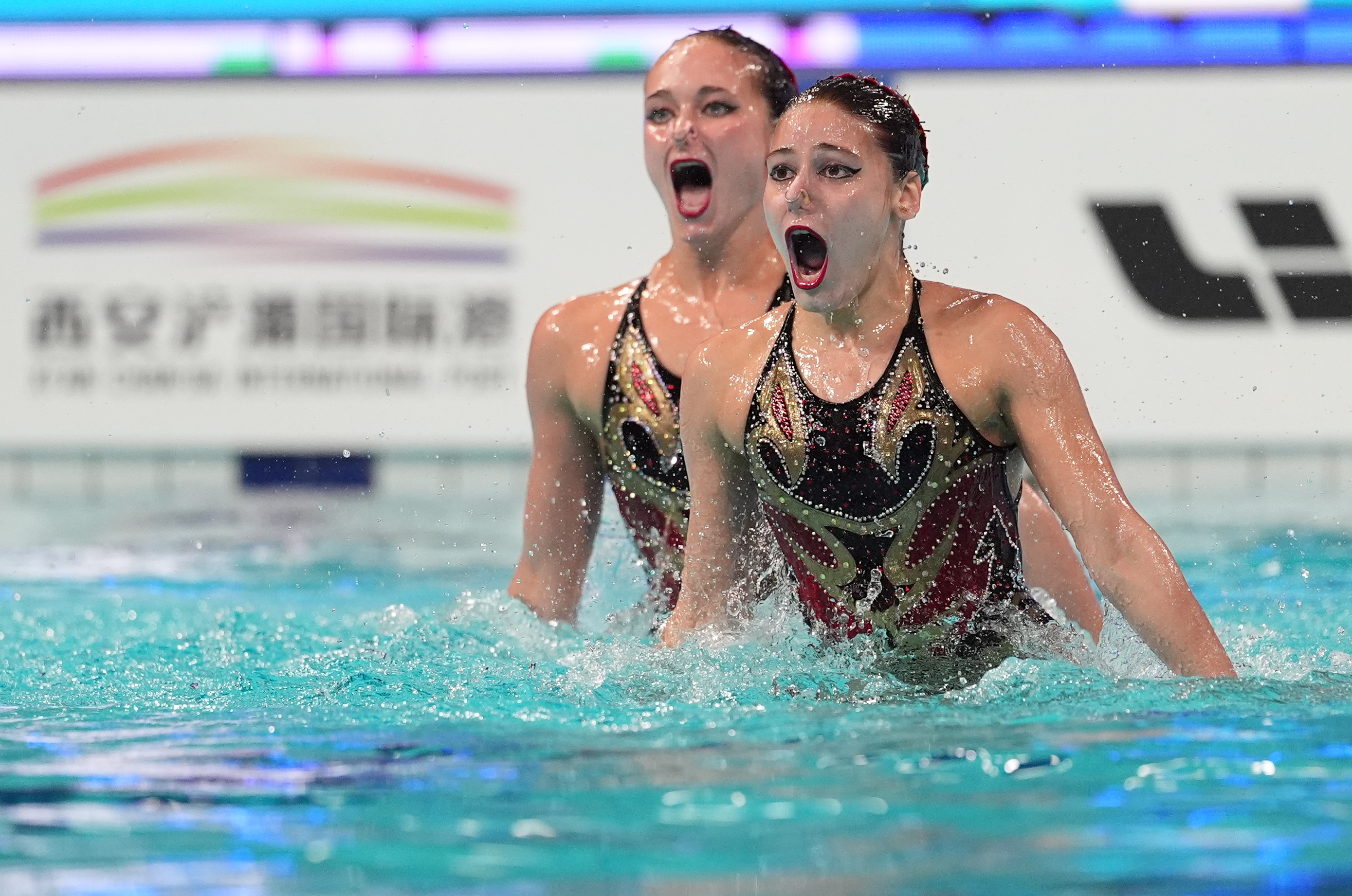 神仙对局!游泳比赛过程堪比大片 神仙对局!游泳比赛过程堪比大片