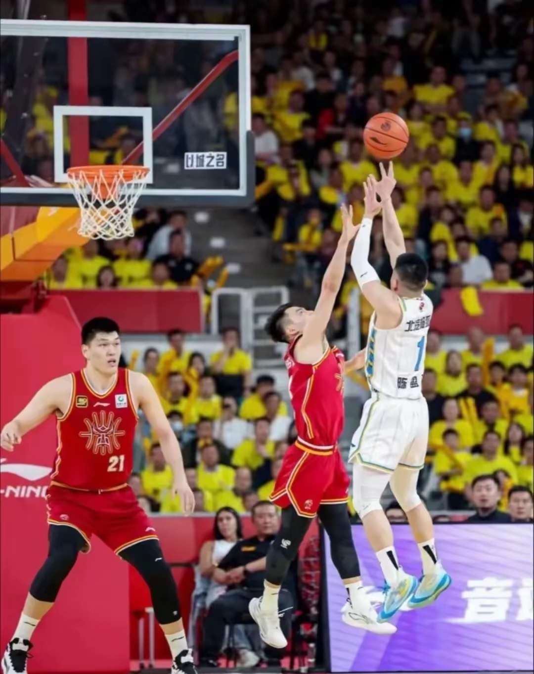 惊天逆转！CBA战队挺进四强的简单介绍