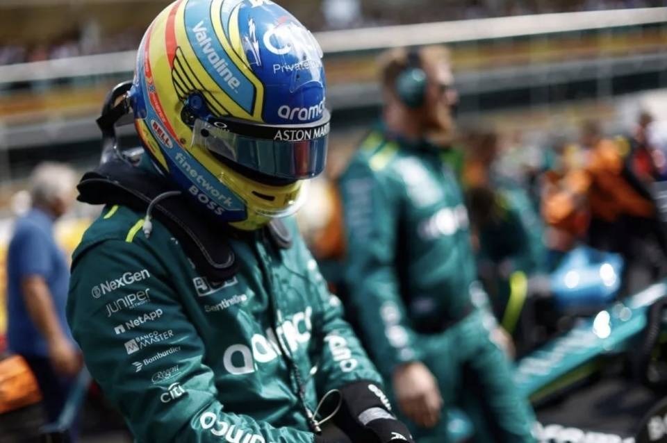 阿斯顿马丁完胜哈斯车队,汉密尔顿关键制胜 阿斯顿马丁完胜哈斯车队,汉密尔顿关键制胜